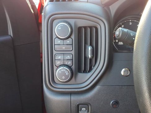 Used 2024 Chevrolet Silverado 2500 Custom w/ Custom Value Package image 21