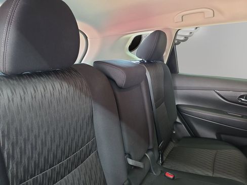 Used 2018 Nissan Rogue SV image 21