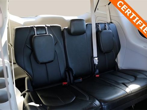 Used 2024 Chrysler Pacifica Select image 19