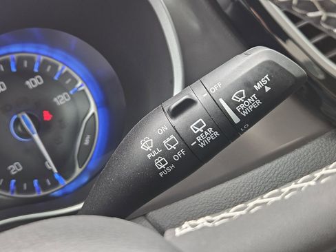 Used 2025 Chrysler Pacifica Select image 26