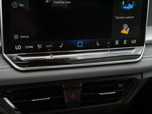 Used 2025 Volkswagen Tiguan SE AWD/4WD image 23