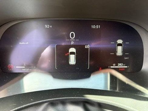 Used 2024 Toyota Highlander Limited FWD image 10