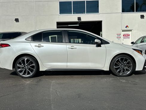 Used 2020 Toyota Corolla SE image 3