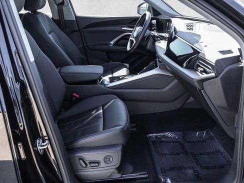 Certified 2025 Audi Q5 Premium w/ Convenience Package image 23