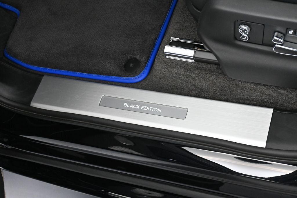 Certified 2025 Bentley Bentayga AWD/4WD image 16