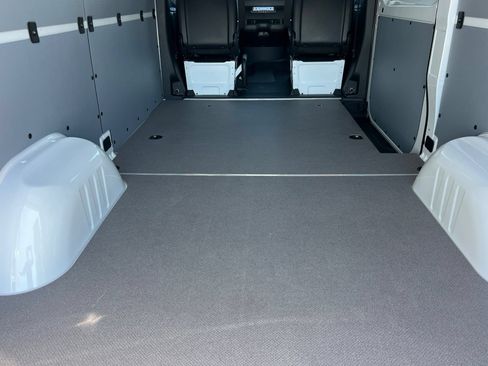 Used 2025 Mercedes-Benz Sprinter 2500 image 16