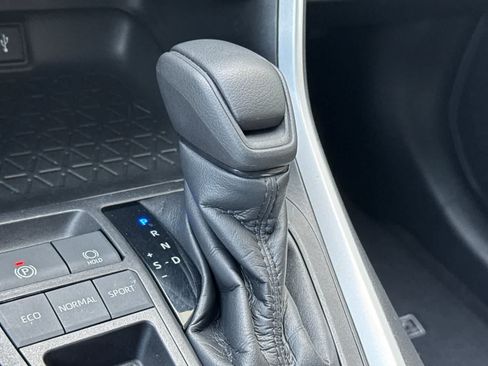 Used 2021 Toyota RAV4 XLE w/ Carpet Mat Package (TMS) FWD image 22