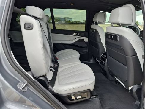 Used 2025 BMW X7 xDrive40i AWD/4WD image 19
