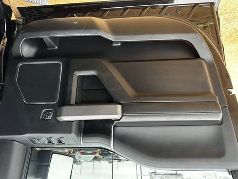 Used 2018 Ford F150 Platinum w/ Equipment Group 701A Luxury image 20