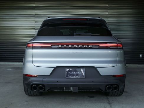 Certified 2026 Porsche Cayenne AWD/4WD image 6