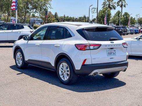 Used 2020 Ford Escape SE FWD image 2
