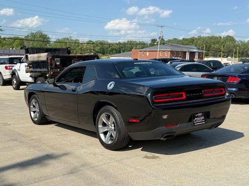 Used 2016 Dodge Challenger SXT RWD image 4