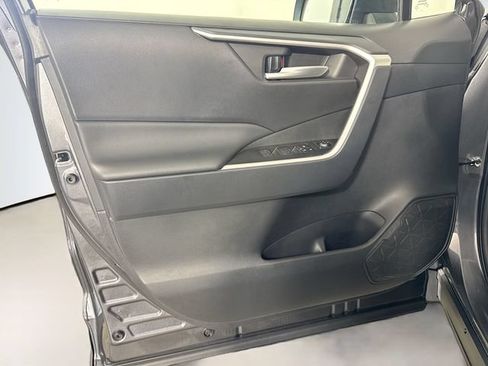 Used 2025 Toyota RAV4 XLE AWD/4WD image 13