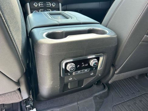 Used 2023 GMC Yukon SLT w/ SLT Luxury Package RWD image 14