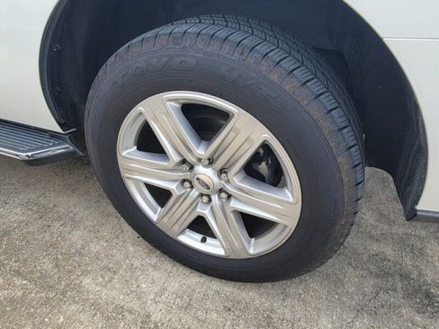 Used 2021 Ford Expedition XLT RWD image 2