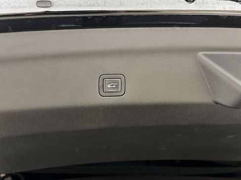 Used 2023 Chevrolet Tahoe Z71 w/ Luxury Package image 29