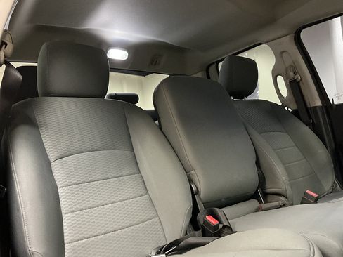 Used 2018 RAM 1500 Express AWD/4WD image 32
