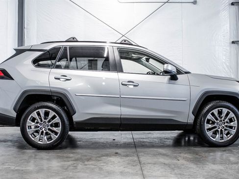 Used 2019 Toyota RAV4 XLE Premium w/ All Weather Liner Package image 5