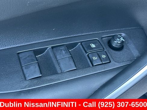 Used 2024 Toyota Corolla SE w/ SE Premium Package FWD image 13