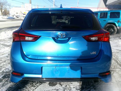 Used 2018 Toyota Corolla iM image 4