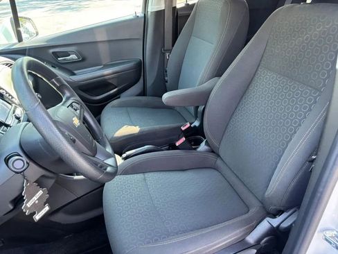Used 2020 Chevrolet Trax LS w/ Tint and Cruise Package AWD/4WD image 13