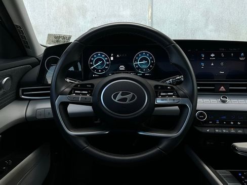 Used 2025 Hyundai Elantra Limited image 37