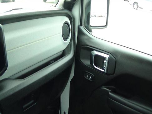 Certified 2025 Jeep Wrangler Sport S image 26