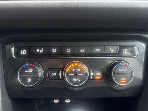 Used 2021 Volkswagen Tiguan SEL AWD/4WD image 44