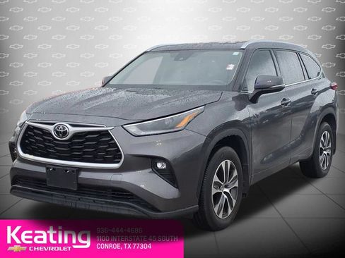 Used 2021 Toyota Highlander XLE AWD/4WD image 8