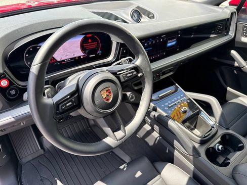 Used 2024 Porsche Cayenne Coupe AWD/4WD image 22