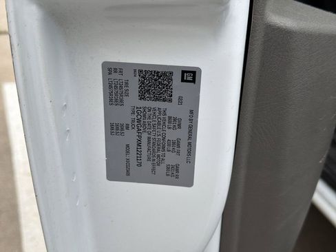 Used 2021 Chevrolet Express 2500 w/ Driver Convenience Package RWD image 6