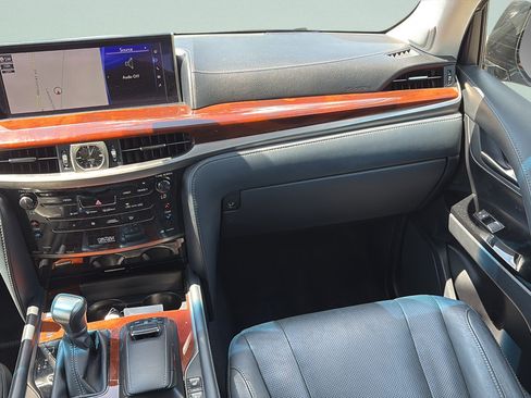 Used 2018 Lexus LX 570 4WD w/ Luxury Package image 14
