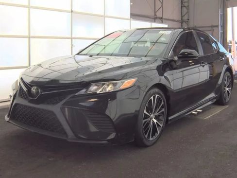Used 2020 Toyota Camry SE FWD image 4