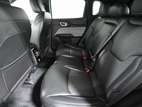 Used 2024 Jeep Compass Latitude image 8