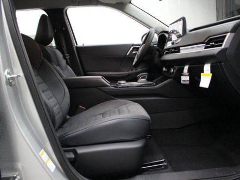 New 2025 Mitsubishi Outlander SE image 18