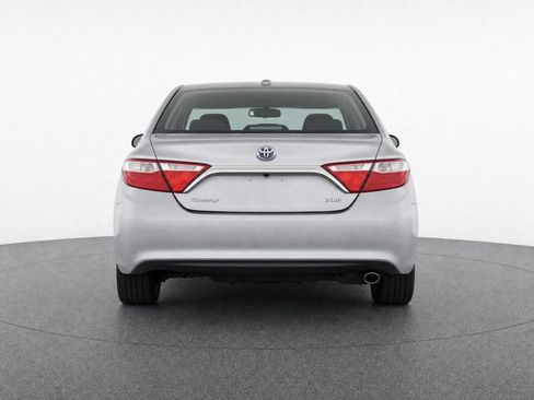 Used 2017 Toyota Camry XLE FWD image 3