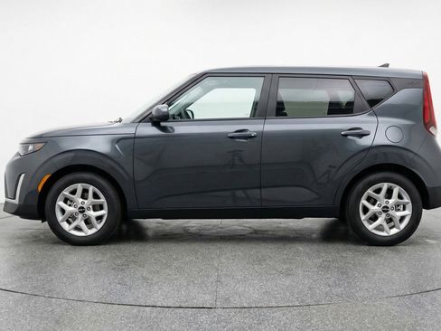 Used 2025 Kia Soul LX w/ LX Technology Package FWD image 5