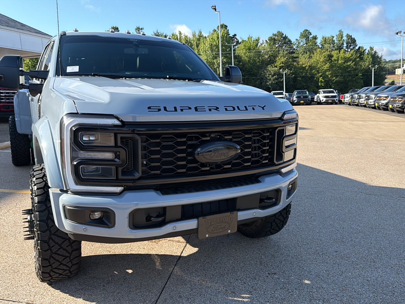 New 2026 Ford F450 Platinum w/ FX4 Off-Road Package AWD/4WD image 4