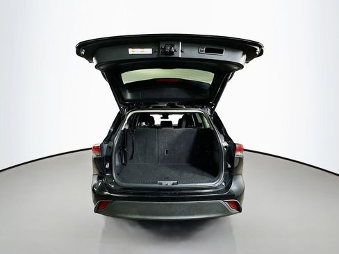Used 2024 Toyota Highlander LE image 35