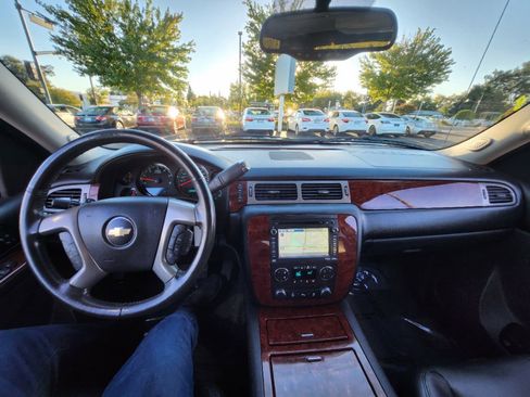 Used 2013 Chevrolet Avalanche LTZ image 15