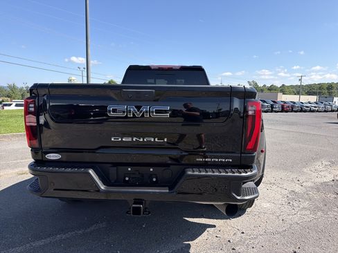 Used 2025 GMC Sierra 3500 Denali Ultimate AWD/4WD image 5