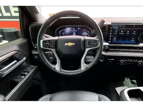 Used 2025 Chevrolet Silverado 3500 LTZ AWD/4WD image 6