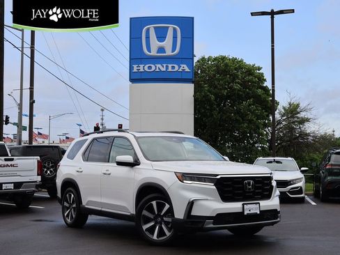 Certified 2023 Honda Pilot Touring image 1