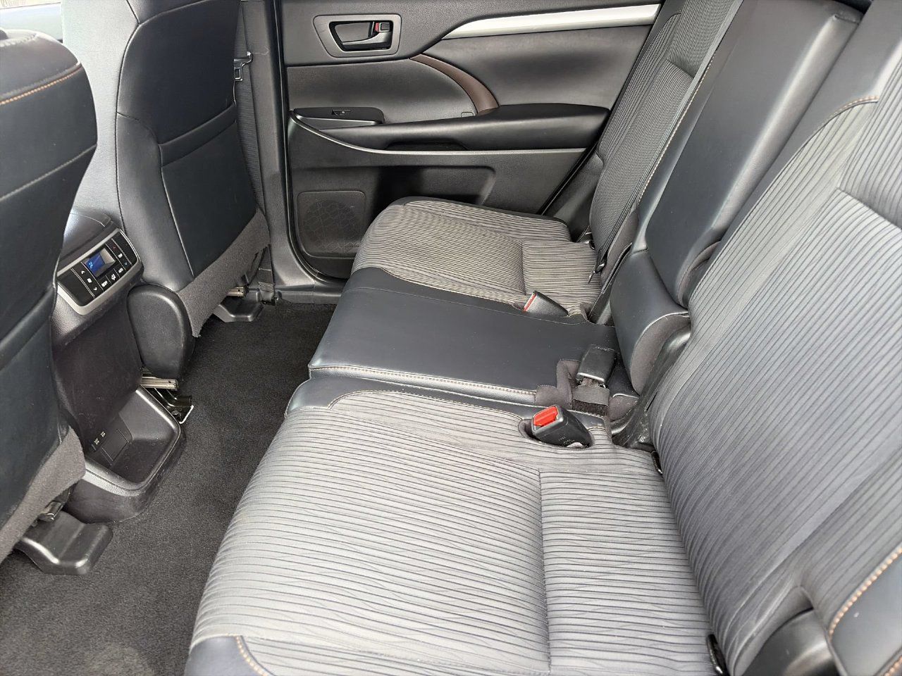 Used 2019 Toyota Highlander Plus FWD image 16