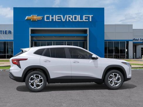 New 2026 Chevrolet Trax LS w/ LS Convenience Package FWD image 5
