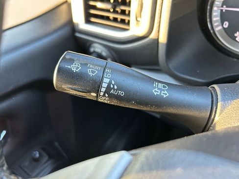 Used 2018 Nissan Titan SV w/ SV Convenience Package RWD image 22
