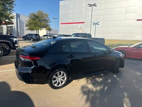 Used 2025 Toyota Corolla LE FWD image 3