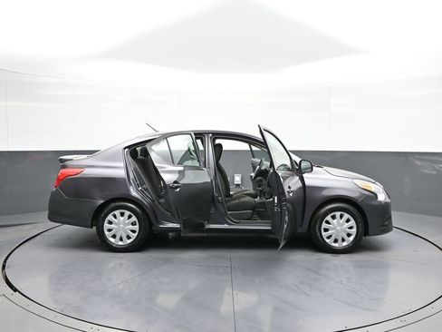 Used 2015 Nissan Versa S Plus image 41