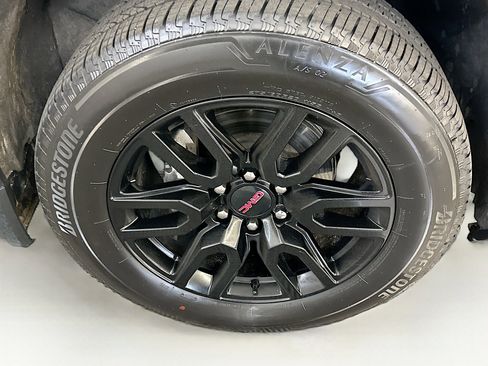 Used 2024 GMC Sierra 1500 Elevation image 11