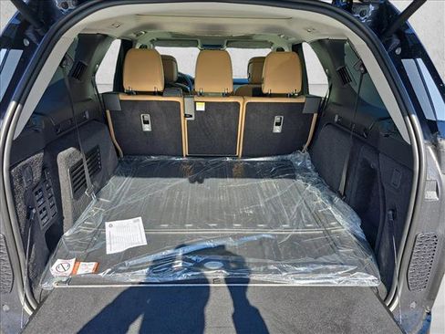New 2026 Land Rover Discovery Limited Edition image 12